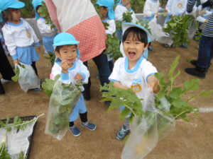 見せてくれる子ども